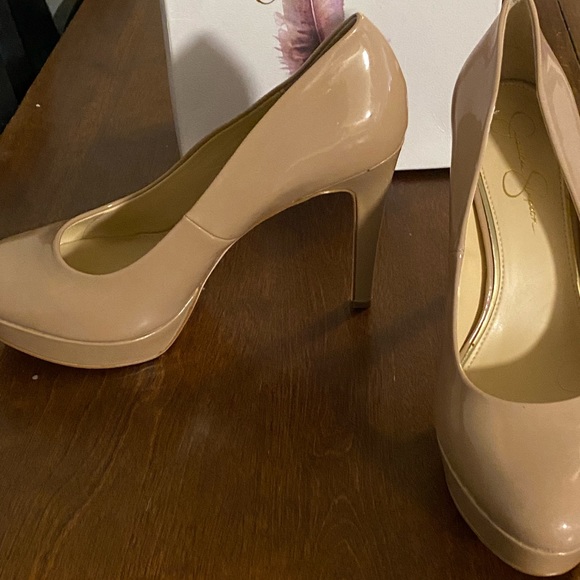 Jessica Simpson Nude Round Toe Platform Patent Pumps (size 10) - Picture 3 of 9